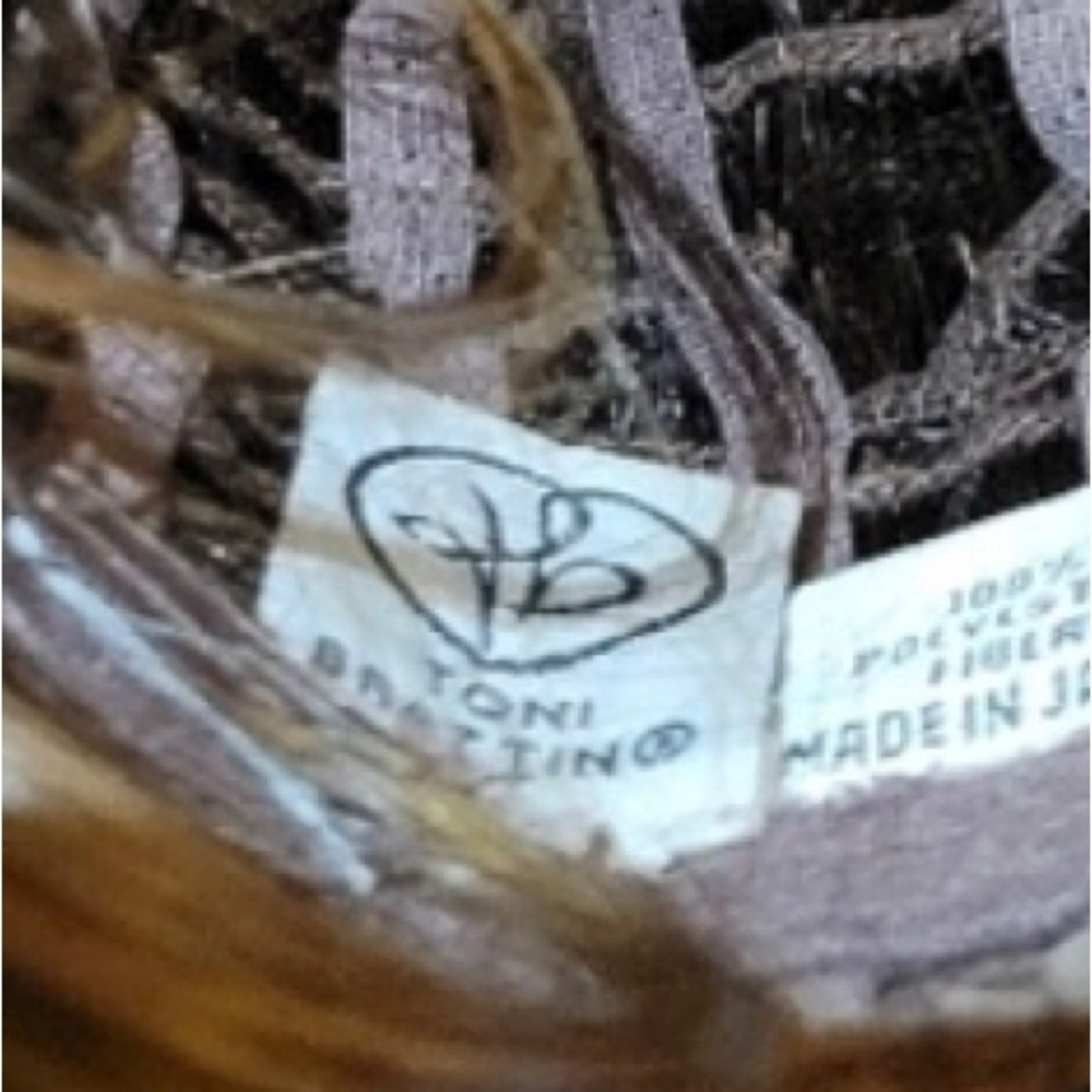 Toni Brattin wig - Chic Short Brown w blonde highlights - Picture 6 of 6
